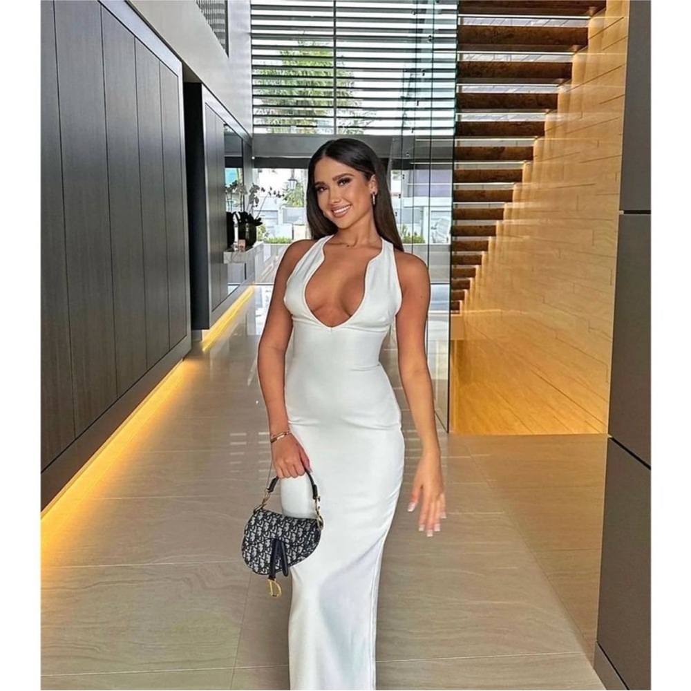 HOUSE OF CB Eleanora Plunge Neck Maxi Cocktail Dress in Ivory Size Medium